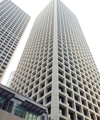 Edificio de oficinas con fachada de cristal